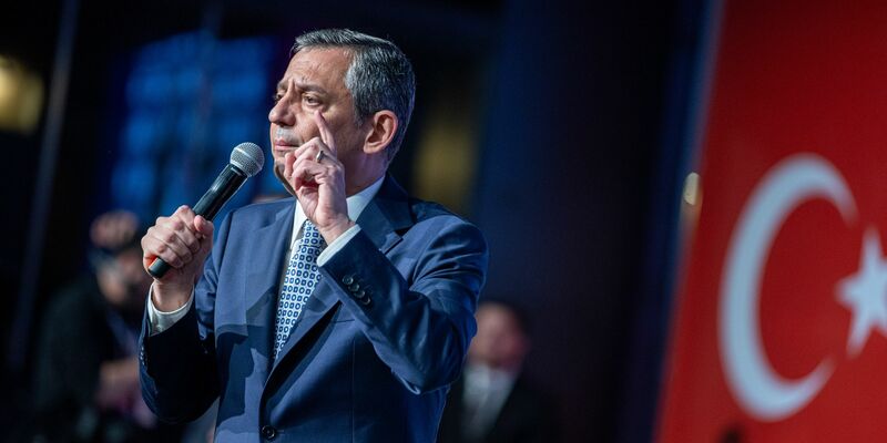 CHP-Chef Özgür Özel wurde in Istanbul körperlich angegriffen. (Archivbild) - Foto: Tunahan Turhan/SOPA Images via ZUMA Press Wire/dpa