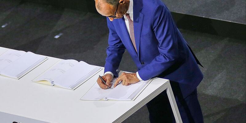 Friedrich Merz bei Unterzeichnung des Koalitionsvertrag am 05.05.2025 - Foto: über dts Nachrichtenagentur