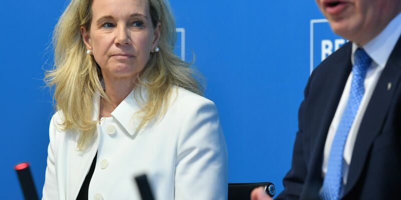 Berlins Regierender Bürgermeister Kai Wegner (CDU) hält Sarah Wedl-Wilson für die genau Richtige für das Senatorenamt.  - Foto: Paul Zinken/dpa