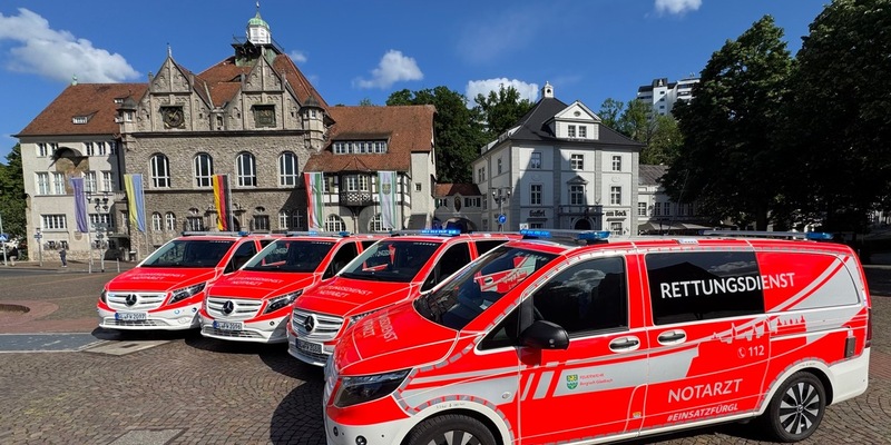 FW-GL: Feuerwehr Bergisch Gladbach stellt vier neue Notarzteinsatzfahrzeuge in Dienst - Moderne Technik für eine leistungsfähige Notfallversorgung - Foto: presseportal.de