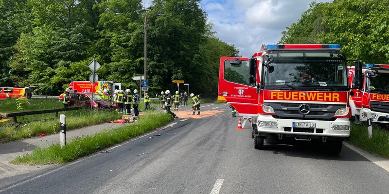 FW Dinslaken: Verkehrsunfall Bergerstraße - Foto: presseportal.de