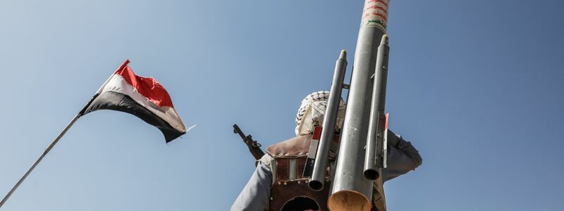 Aus Solidarität mit der Hamas feuern die Huthi immer wieder Raketen auf Israel und Schiffe im Roten Meer. - Foto: Osamah Yahya/dpa