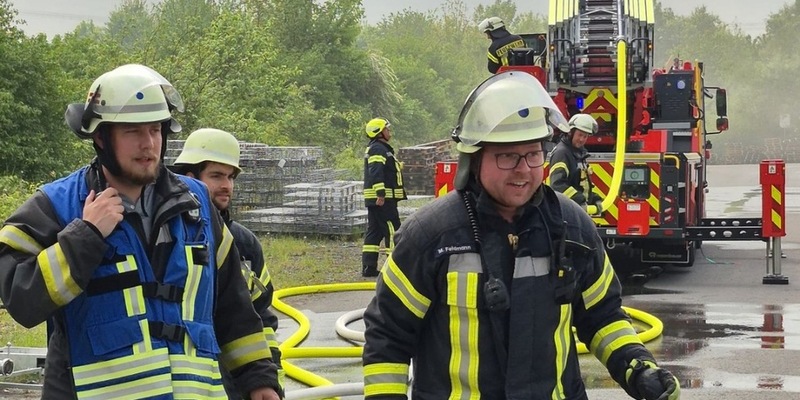 FW Ense: Alarmübung aller Einheiten der Feuerwehr Ense - Foto: presseportal.de