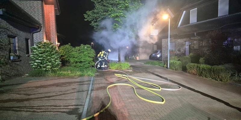 FW Sonsbeck: PKW-Brand in Labbeck - Foto: presseportal.de