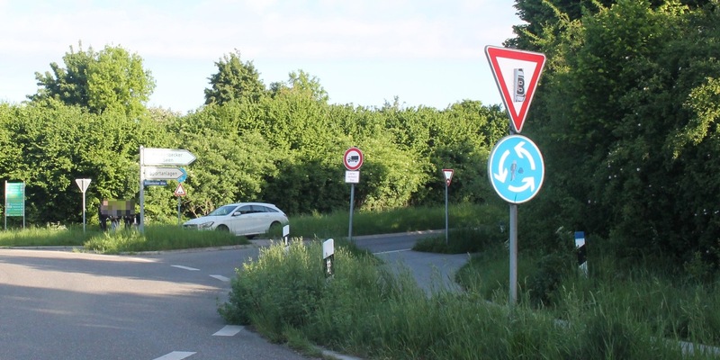 POL-VIE: Nettetal-Hinsbeck: Unfall im Kreisverkehr - E-Scooter-Fahrerin wird leicht verletzt - Foto: presseportal.de