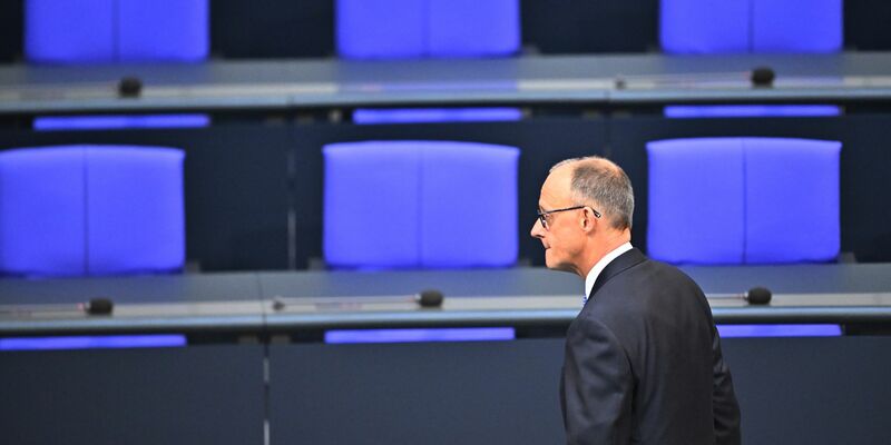 Merz ist bei der Kanzlerwahl im ersten Wahlgang durchgefallen. - Foto: Sebastian Gollnow/dpa