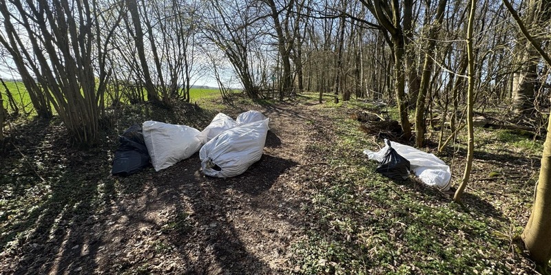 POL-RZ: Erneute Abfallentsorgung auf einem Feldweg - Polizei sucht Zeugen - Foto: presseportal.de