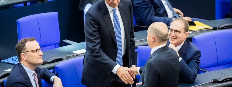 Nach Wahl und Ernennung zum Kanzler ist der neue Kanzler Merz nun auch vereidigt. - Foto: Christoph Soeder/dpa