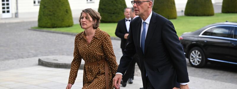 Für die Ernennung zum Kanzler fuhr Friedrich Merz zum Schloss Bellevue. - Foto: Bernd von Jutrczenka/dpa POOL/dpa