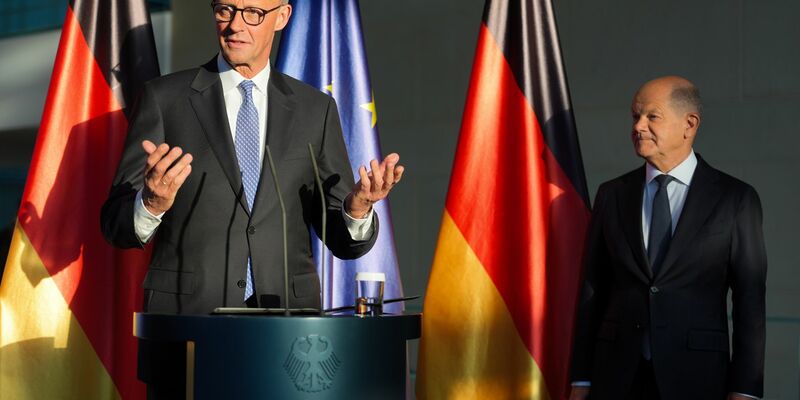 Scholz hat sich aus dem Kanzleramt verabschiedet - soll aber weiter ein Büro und Mitarbeiter haben. (Archivbild) - Foto: Michael Kappeler/dpa