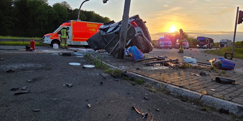 FW Datteln: schwerer Verkehrsunfall auf dem Landwehrring fordert eine verletzte Person - Foto: presseportal.de