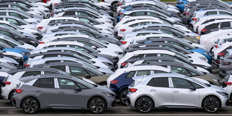 Der deutsche Neuwagenmarkt schwächelt. (Archivbild) - Foto: Hendrik Schmidt/dpa