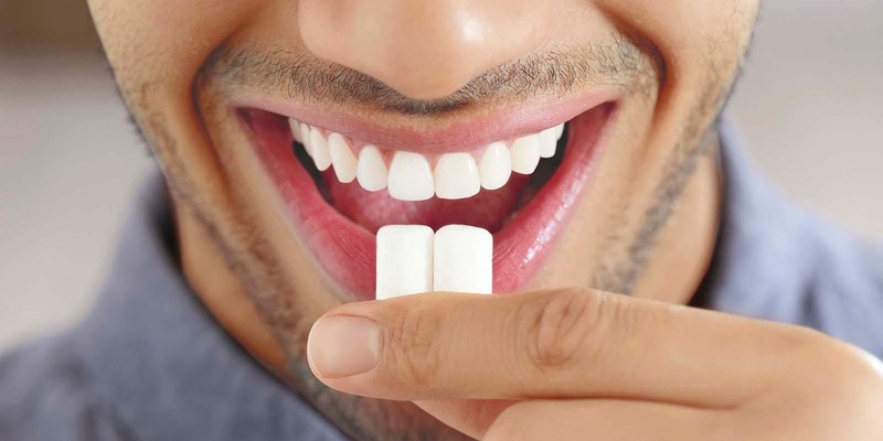 Der Zahnpflege-Zusatz-Joker: Zuckerfreier Kaugummi unterstützt die Kariesprävention - Foto: presseportal.de