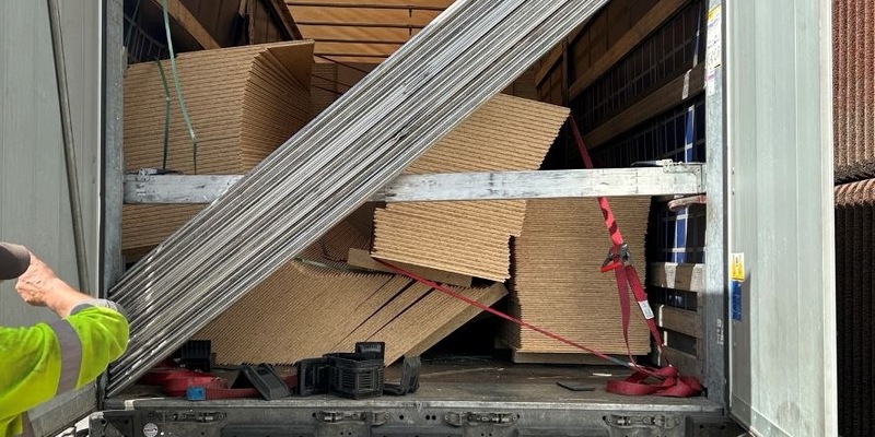 POL-PDLD: A65/Edenkoben - Ungesicherte Ladung - Foto: presseportal.de