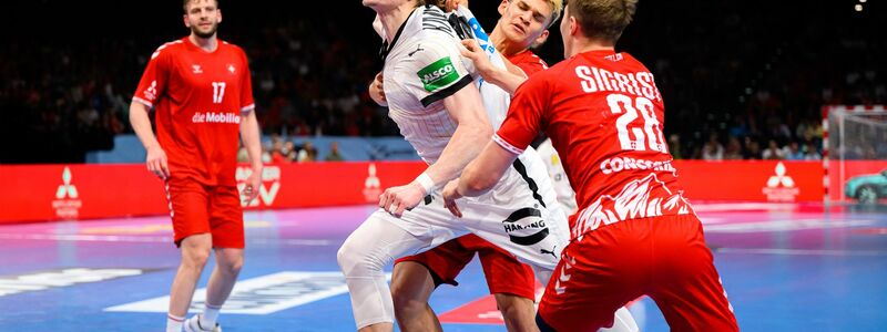 Juri Knorr sicherte den deutschen Handballern gegen die Schweiz in letzter Sekunde ein Remis. - Foto: Marco Wolf/wolf-sportfoto/Marco Wolf