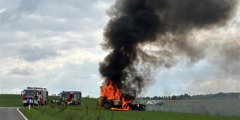 POL-PDWIL: Brand eines Teleskopladers - Foto: presseportal.de