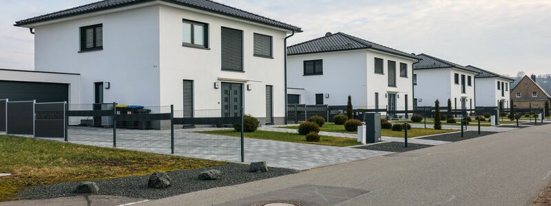 Die Preise für Wohnimmobilien steigen wieder kräftig. (Archivbild) - Foto: Jan Woitas/dpa