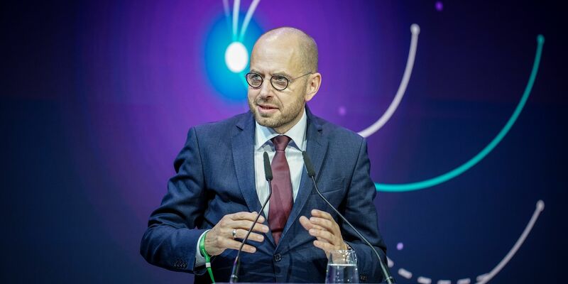 Der Chef von Siemens Energy, Christian Bruch, kann auf Garantien des Bundes verzichten. (Archivbild) - Foto: Kay Nietfeld/dpa