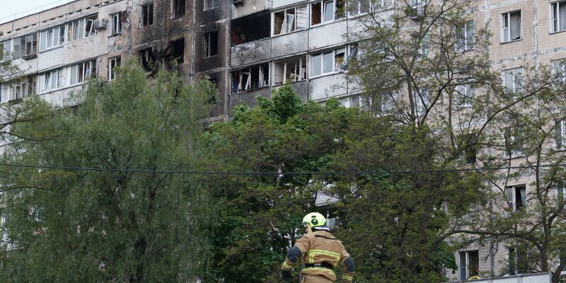 Einen schweren russischen Luftangriff auf Kiew gab es noch vor Inkrafttreten der Waffenruhe.  - Foto: Kirill Chubotin//Ukrinform/dpa
