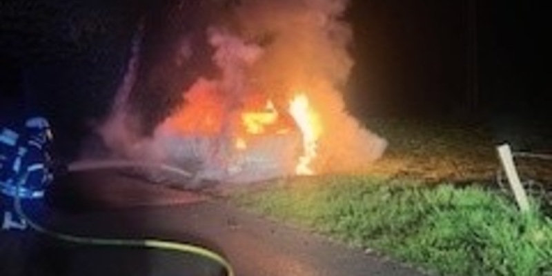 POL-EN: Wetter: Fahrzeugbrand nach Verkehrsunfall - Fahrer ohne Fahrerlaubnis unterwegs - Foto: presseportal.de