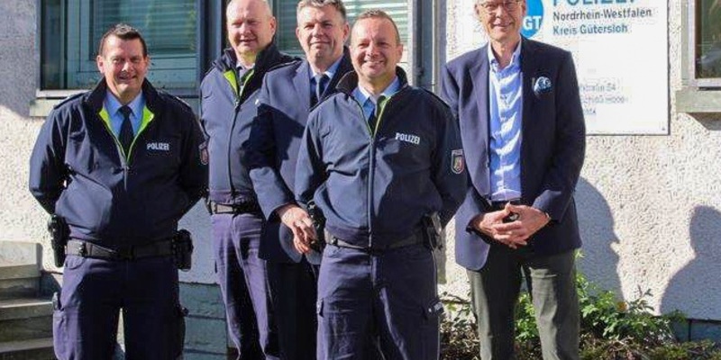 POL-GT: Polizeihauptkommissar Markus Benden in Schloß Holte-Stukenbrock begrüßt - Foto: presseportal.de