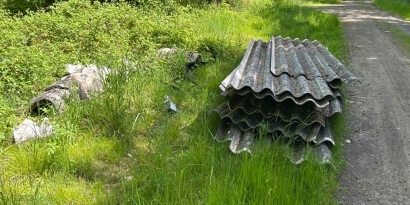 POL-WE: + Müll illegal entsorgt + - Foto: presseportal.de