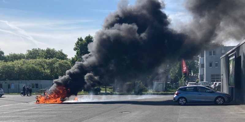 POL-WES: Moers- Leichtkraftfahrzeug brennt aus - Foto: presseportal.de