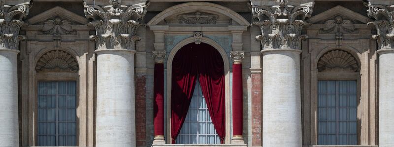 Die Geschichte des Papsttums ist bewegt. Eine lange Amtszeit war längst nicht jedem Pontifex vergönnt. - Foto: Marijan Murat/dpa