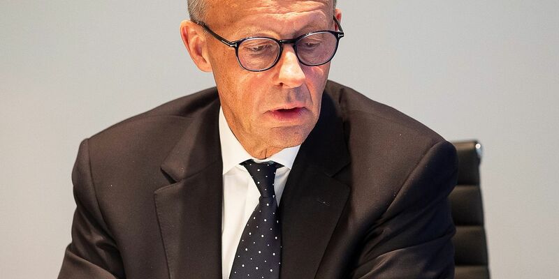 Zwei Tage nach seinem Amtsantritt telefoniert der neue Kanzler erstmals mit dem US-Präsidenten.  - Foto: Steffen Kugler/Presse- und Informationsamt der Bundesregierung/dpa