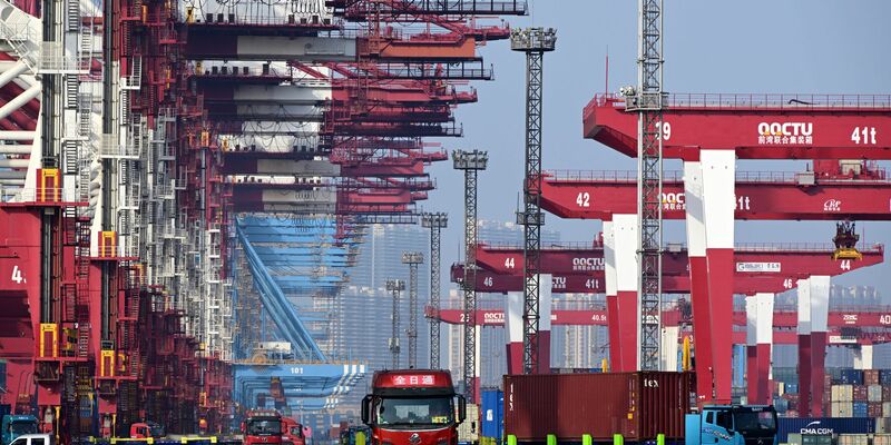 Die Container-Buchungen von China in die USA hatten zuletzt schon stark abgenommen. (Symbolbild) - Foto: ---/XinHua/dpa