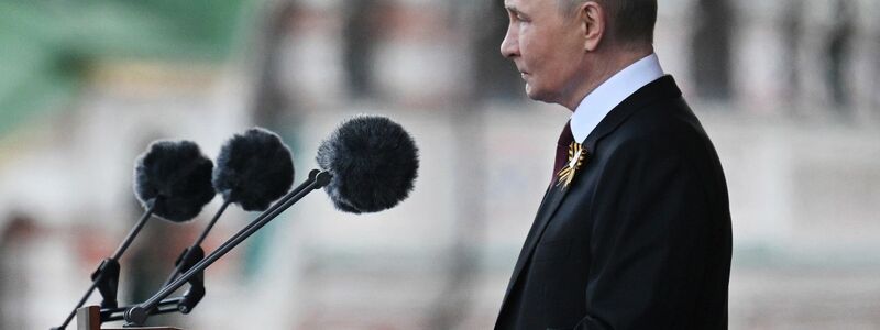 Der russische Präsident Wladimir Putin setzte in seiner Rede den Kampf gegen Nazi-Deutschland mit dem aktuellen Krieg gegen die Ukraine gleich. - Foto: Ilya Pitalev/Photo host agency RIA Novosti/AP/dpa