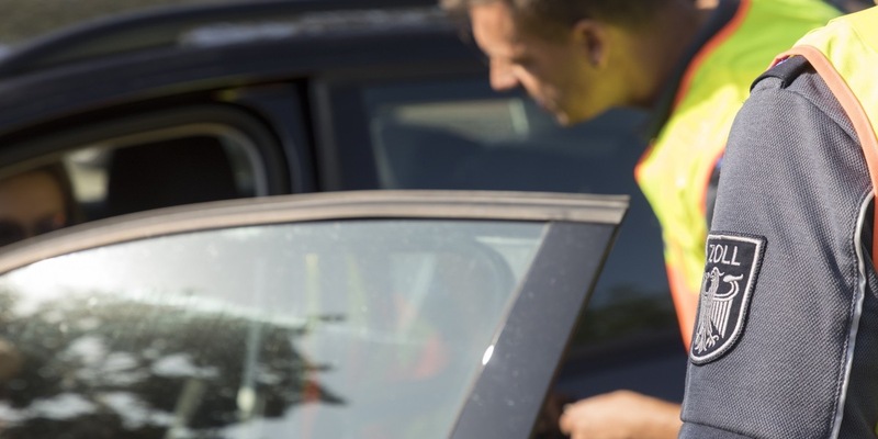 HZA-UL: Teures Inventar aus England geschmuggelt - Foto: presseportal.de