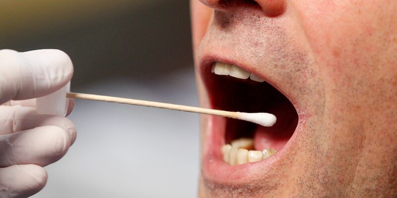 Die Polizei will mit einer DNA-Reihenuntersuchung und einer Belohnung einen mehr als 20 Jahre alten Mordfall aufklären. (Symbolbild) - Foto: Roland Weihrauch/dpa