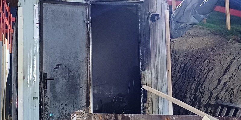 FW-EN: Wetter - brennender Bauwagen in der Nacht - Foto: presseportal.de