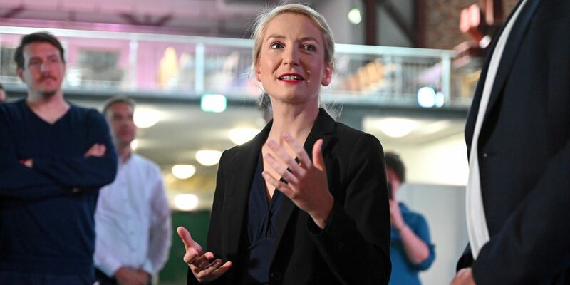 Linken-Chefin Ines Schwerdtner stellt Bedingungen für Gespräche mit der Union. - Foto: Elisa Schu/dpa
