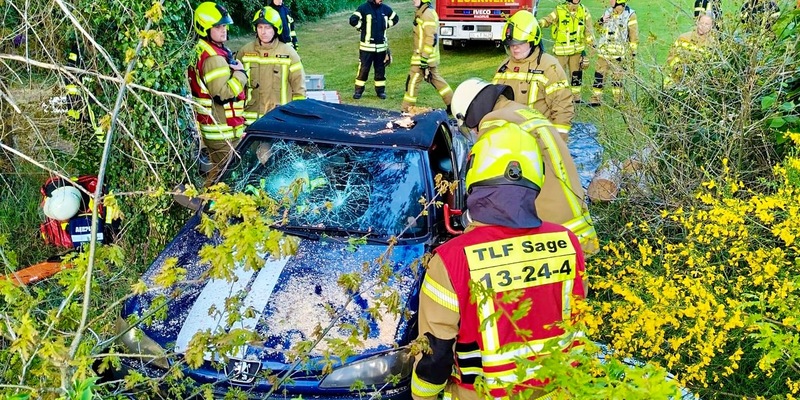 FW-OLL: Realistische Verkehrsunfallübung der Feuerwehren Sage und Huntlosen - Foto: presseportal.de