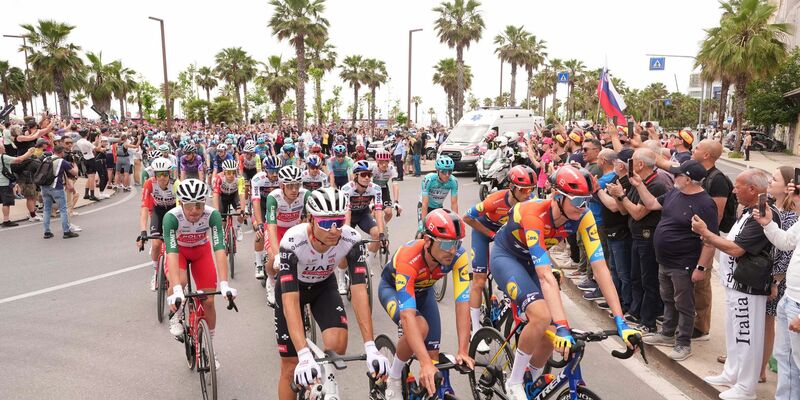 Die Auftaktetappe beim Giro d'Italia.  - Foto: Massimo Paolone/undefined/LaPresse/AP/dpa
