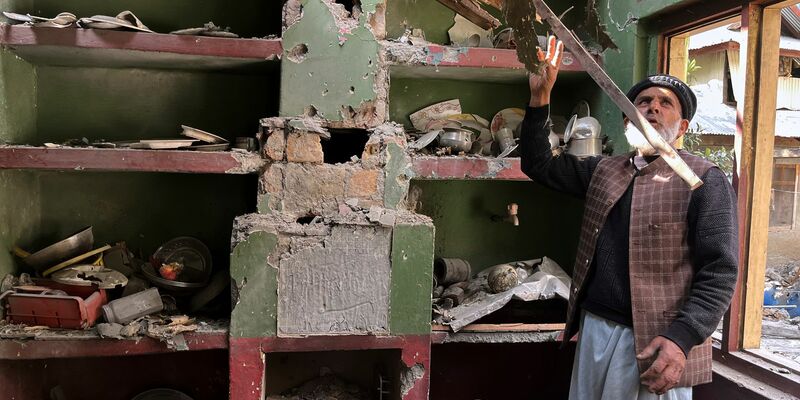 Immer wieder kommt es zu Feuergefechten in der Grenzregion Kaschmir mit schwerwiegenden Folgen für die Menschen vor Ort.  - Foto: M.D. Mughal/AP/dpa