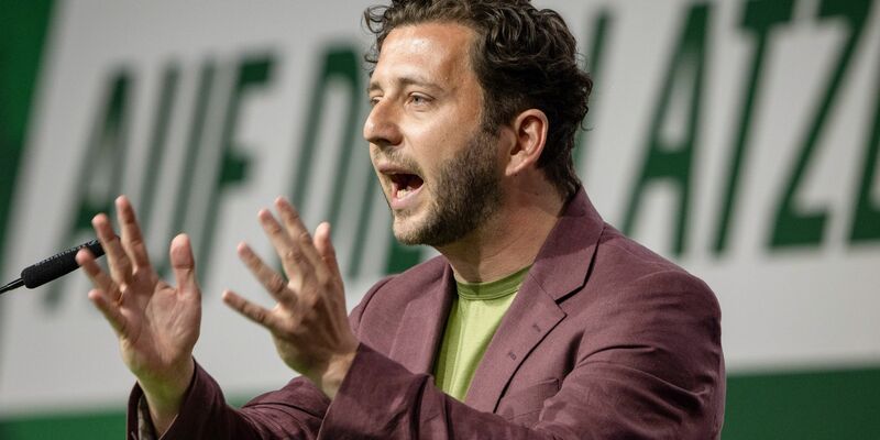 Der Grünen-Chef appelliert an die Union, den Weg für ein AfD-Verbotsverfahren freizumachen. - Foto: Harald Tittel/dpa