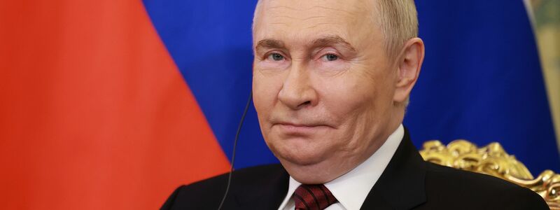 Putin äußerte sich ausweichend sich zu der Forderung nach einer Waffenruhe aus Kiew. (Archivbild) - Foto: Anton Vaganov/Pool Reuters/AP/dpa