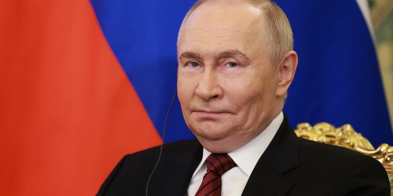 Putin hat sich zu der Forderung nach einer Waffenruhe aus Kiew ausweichend geäußert. (Archivbild) - Foto: Anton Vaganov/Pool Reuters/AP/dpa