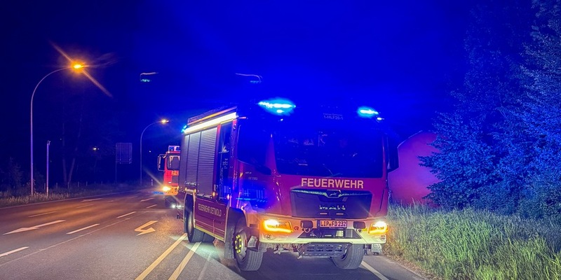 FW-DT: Orangene Kugel sorgt für nächtlichen Feuerwehreinsatz - Foto: presseportal.de