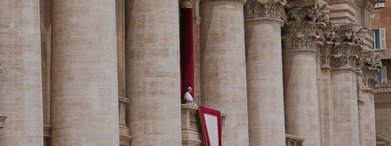 Erster Sonntagssegen des neuen Papstes vor Tausenden Zuschauern.  - Foto: Domenico Stinellis/AP/dpa