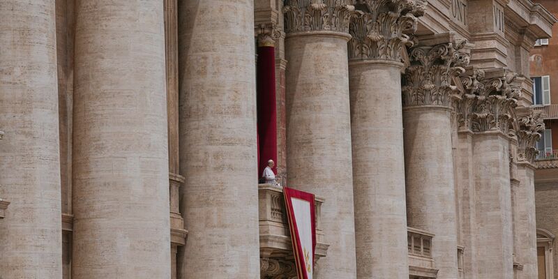 Erster Sonntagssegen des neuen Papstes vor Tausenden Zuschauern.  - Foto: Domenico Stinellis/AP/dpa