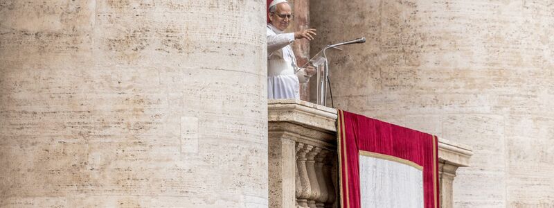Der neue Papst Leo XIV. nutzt sein Gebet für einen Friedensappell. - Foto: Oliver Weiken/dpa