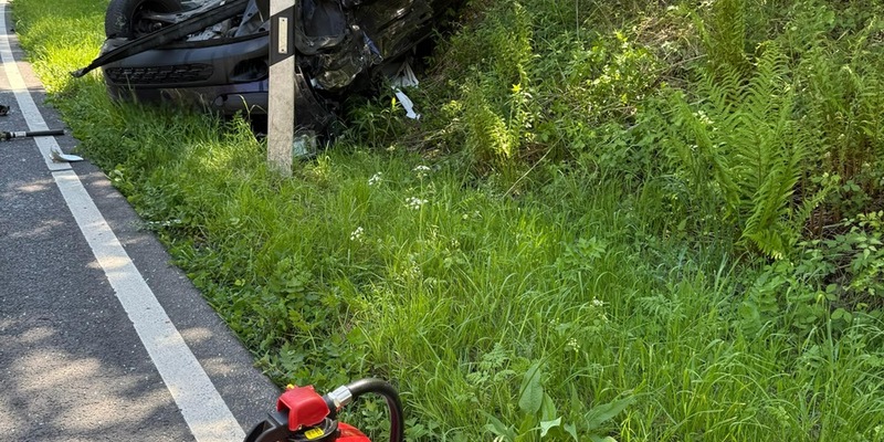FW Bergheim: Vier Verletzte nach Verkehrsunfall in Bergheim Frontalzusammenstoß auf der Landstraße 93 bei Oberaußem - Foto: presseportal.de