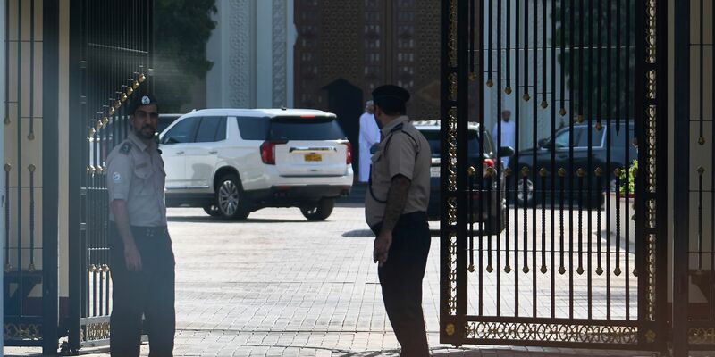 Die USA und der Iran setzen die Atomverhandlungen in der omanischen Hauptstadt Maskat fort. (Archivbild) - Foto: Fatima Shbair/AP/dpa