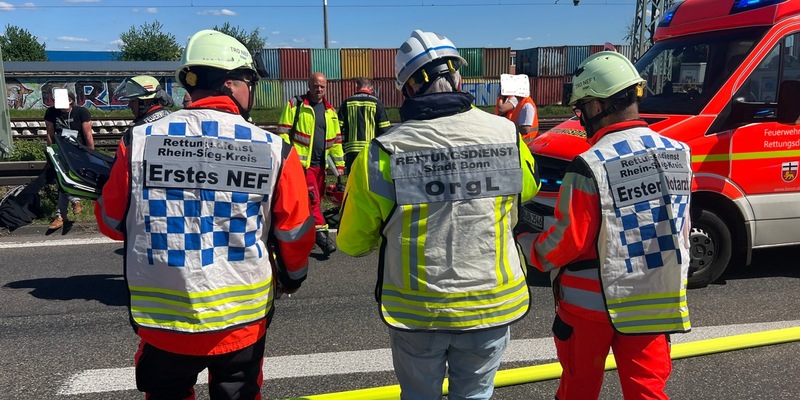 FW-BN: Verkehrsunfall auf der A 59 - acht verletzte Personen. - Foto: presseportal.de