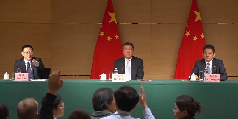 Chinas Delegation zeigte sich bereit, weiter mit den USA zu verhandeln. - Foto: Jamey Keaten/AP/dpa