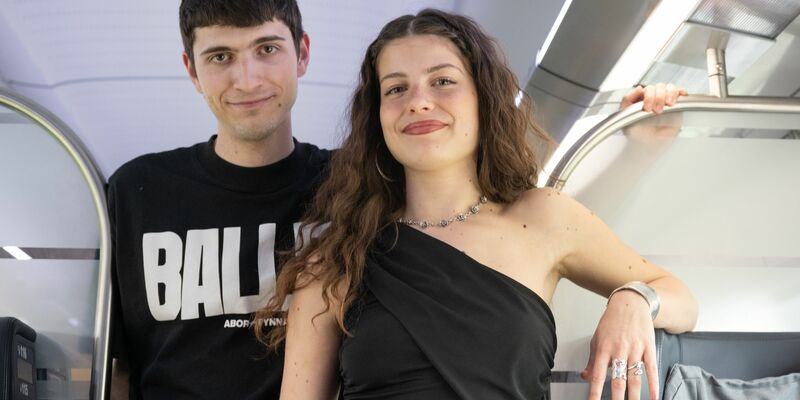 Ein Herz und eine Seele bei der Musik: Abor und Tynna. - Foto: Boris Roessler/dpa